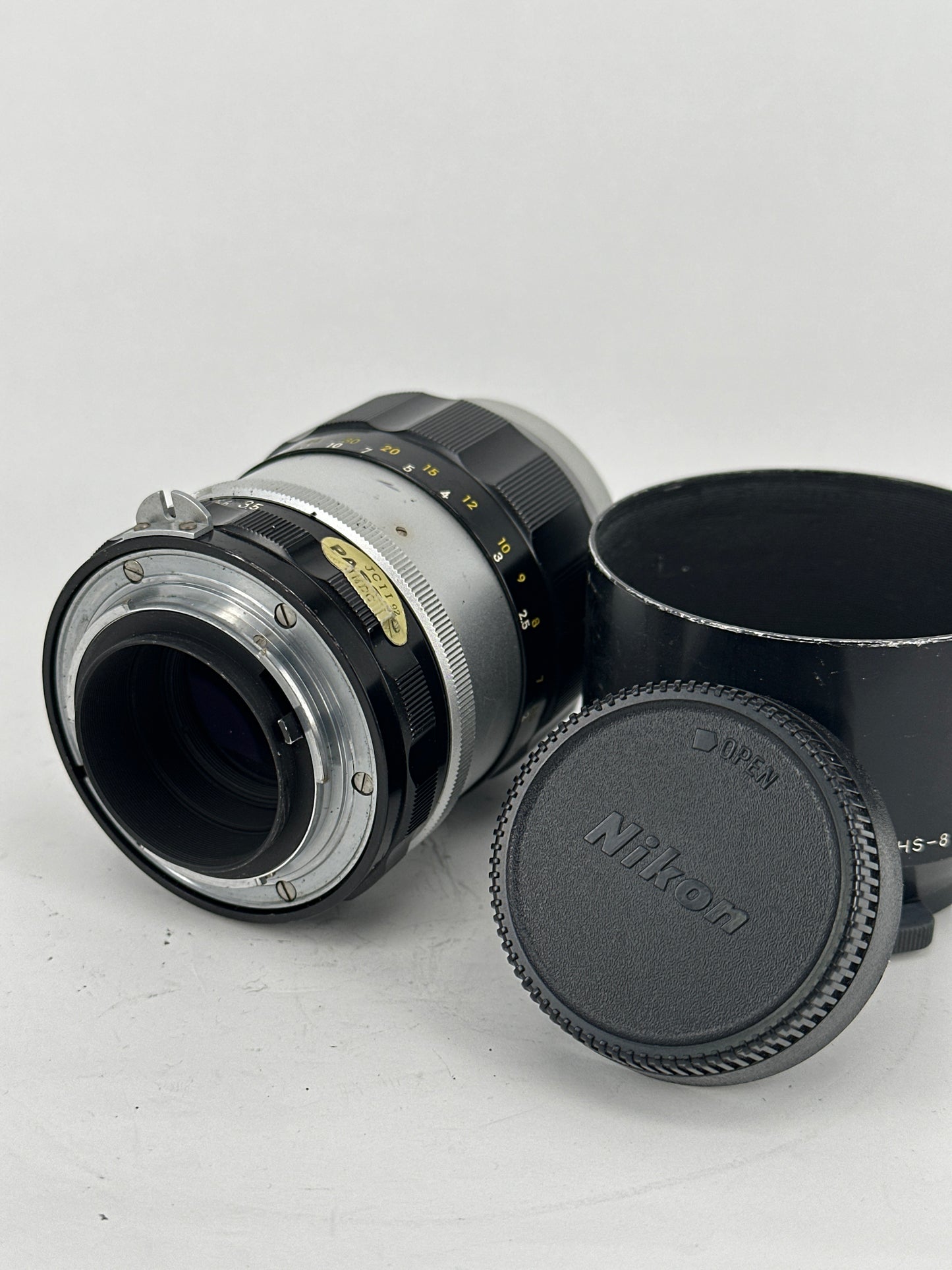Nikkor-Q Auto 135mm f3.5 Pre-AI and Nikon HS-8 hood