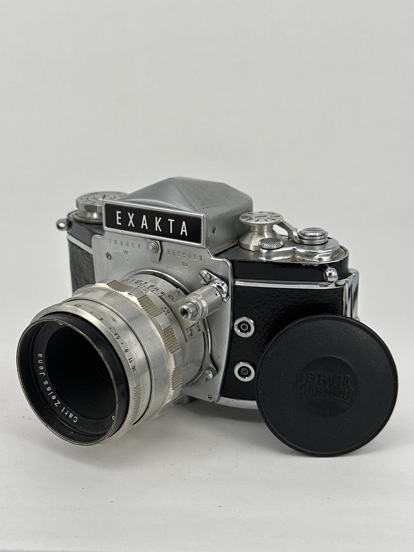 Exakta Ihagee Dresden with Carl Zeiss Tessar 50mm f2.8 lens