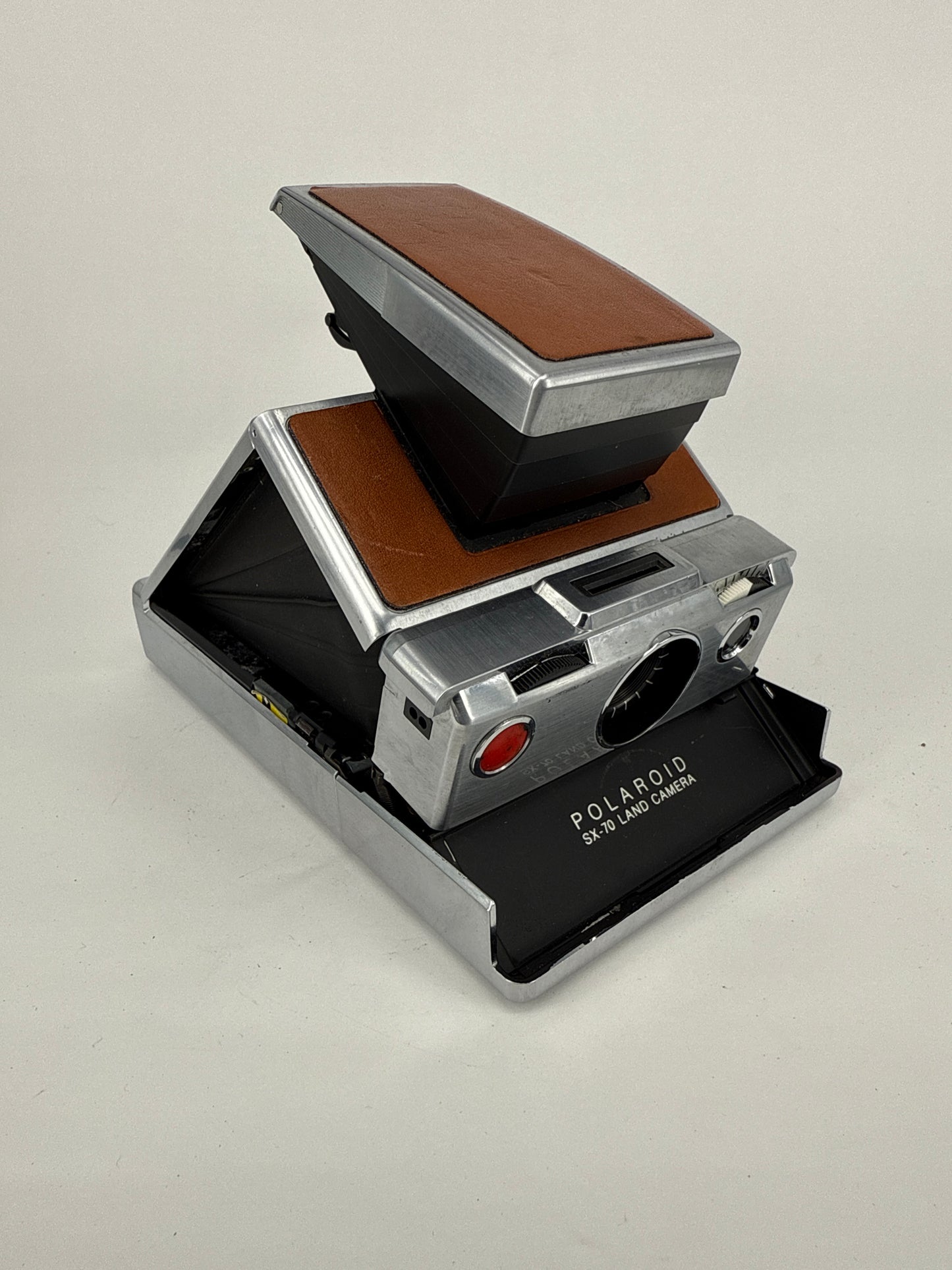 Polaroid SX-70 with case and acc. Works