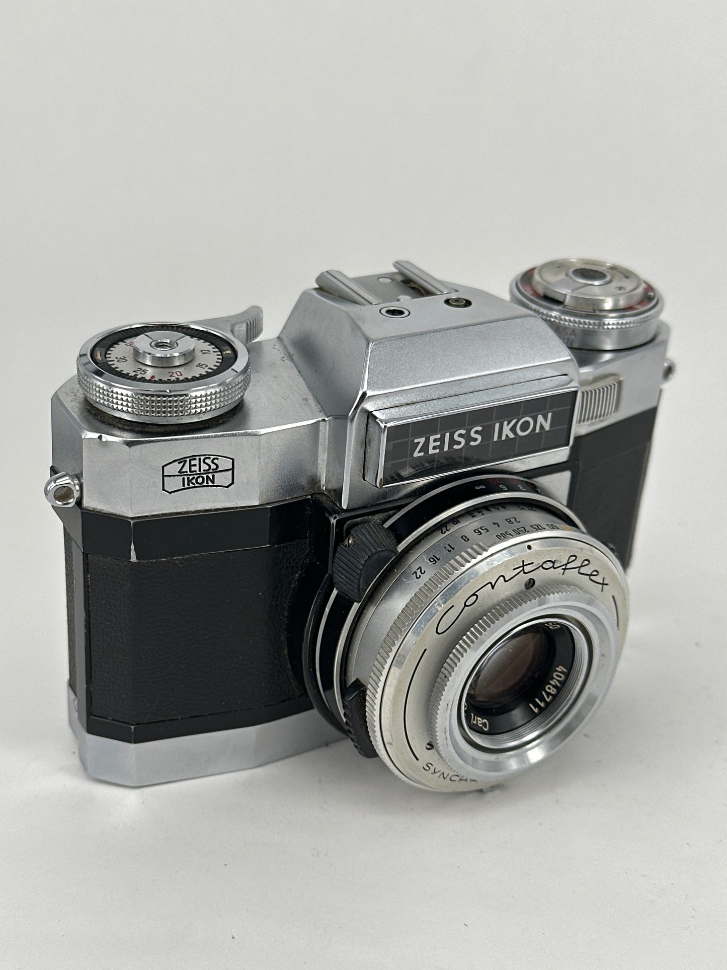 Zeiss Ikon Contaflex with Synchro-Compur-X Shutter, Tessar 50mm f2.8 lens and extra film back