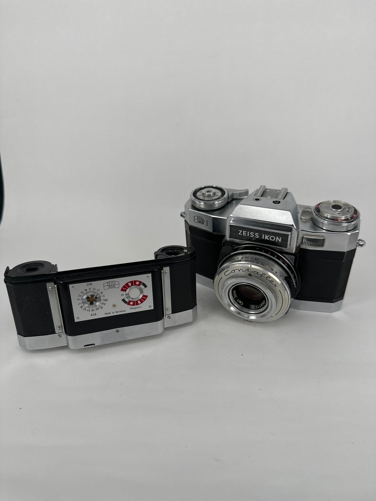 Zeiss Ikon Contaflex with Synchro-Compur-X Shutter, Tessar 50mm f2.8 lens and extra film back