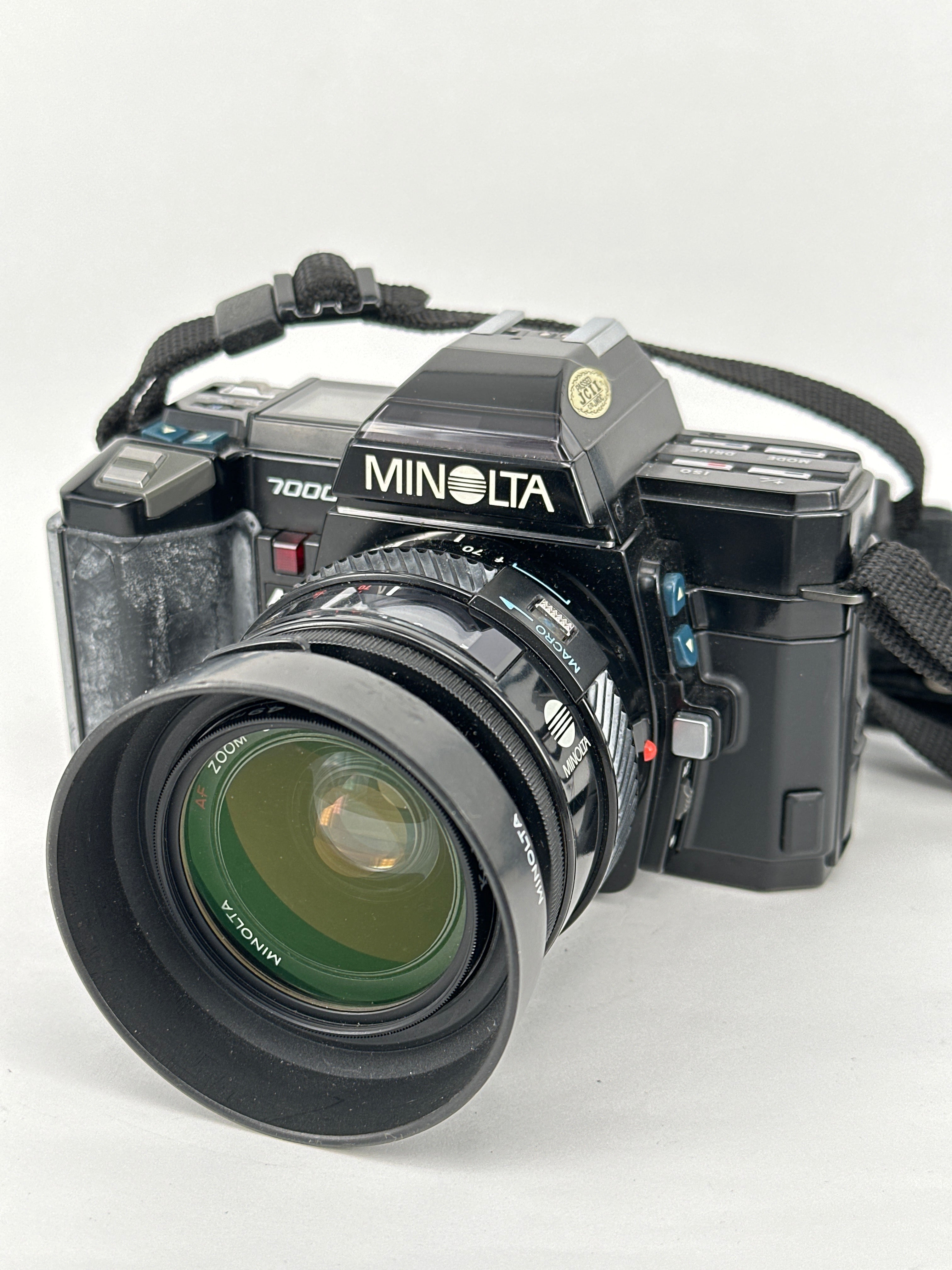 Minolta 7000 AF with Minolta AF Zoom 35-700mm f4 lens – Classic Camera